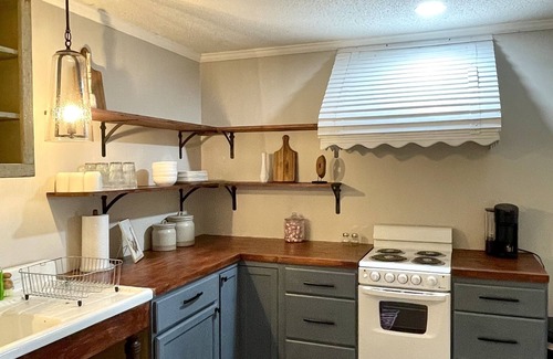 Pitts House | Cozy Retreat at Earlene’s Place with Child-Friendly Amenities