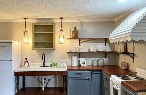 Pitts House | Cozy Retreat at Earlene’s Place with Child-Friendly Amenities