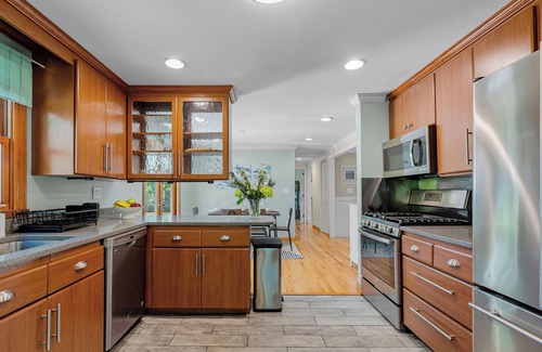 Jamestown House | Discover Family-Friendly Coastal Retreat near Jamestown & Newport