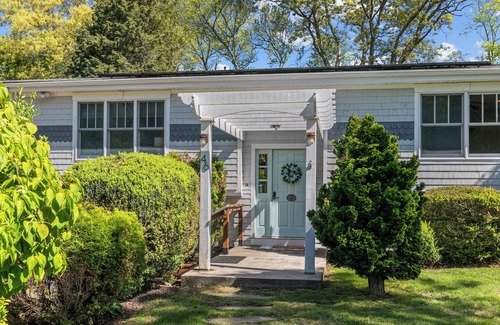 Jamestown House | Discover Family-Friendly Coastal Retreat near Jamestown & Newport