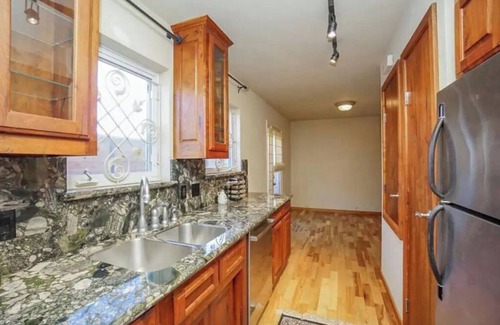 Woodlake - Briar Meadow House | Discover Your Inner Zen in Houston with Pool & Breakfast