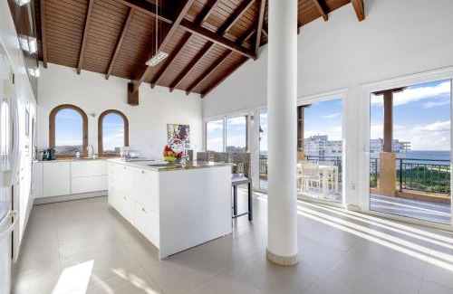 Cupecoy Apartment | Prime 3 BR Oceanview Penthouse with Pool - La Perla Sky