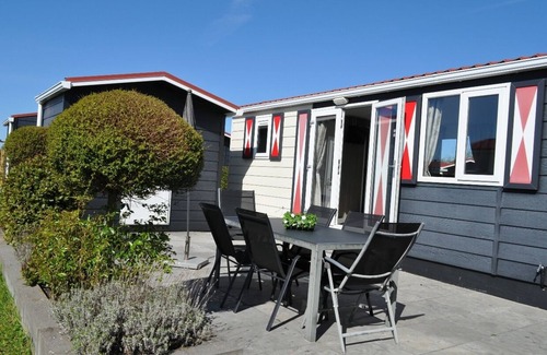 Serooskerke Ski Chalet | Immaculate Chalet in Prime Location with Breakfast Included