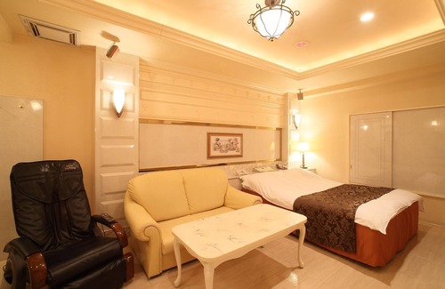 Kawagoe Hotel | Budget-Friendly Fine Garden Kuwana with Hot Tub & Breakfast