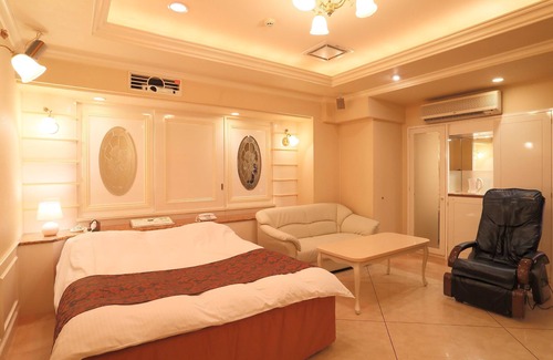 Kawagoe Hotel | Budget-Friendly Fine Garden Kuwana with Hot Tub & Breakfast