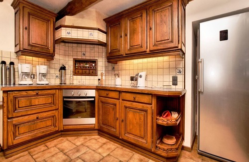 Chiny House | Indulge in a Fine Group House with Sauna and Spa Retreat