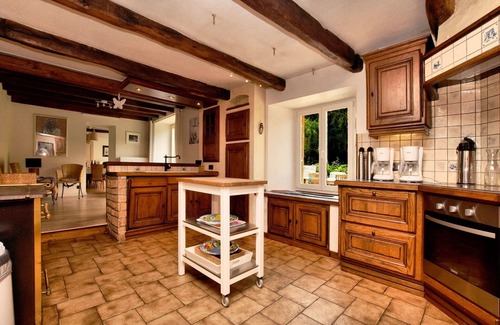 Chiny House | Indulge in a Fine Group House with Sauna and Spa Retreat