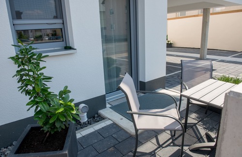 Bensheim Apartment | Cozy Ocean View Single Room Apartment for Business Travelers