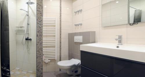 Neumuenster House | Cozy Family Retreat at FineApartment Neumünster