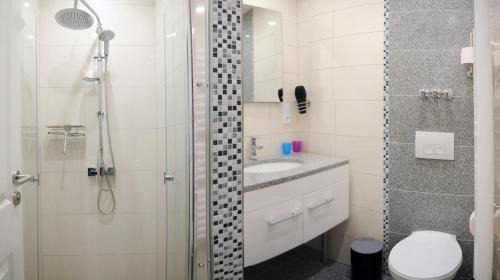 Neumuenster House | Cozy Family Retreat at FineApartment Neumünster