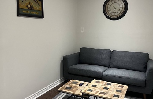 Halton Regional Municipality House | Cozy Suite with Free Parking, Wifi & Pool Access