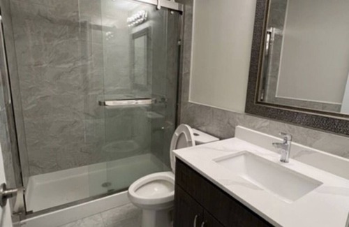 Halton Regional Municipality House | Cozy Suite with Free Parking, Wifi & Pool Access