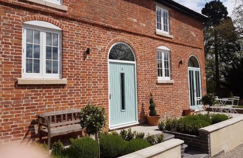 Breedon on the Hill House | Charming No 3 Meynell Mews: Ideal for Families & Pets