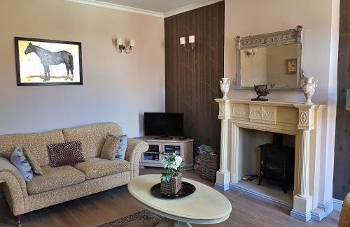 Breedon on the Hill House | Charming No 3 Meynell Mews: Ideal for Families & Pets