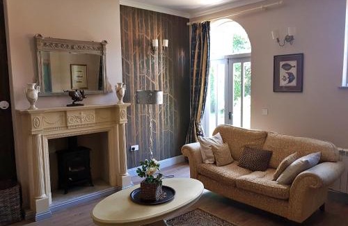 Breedon on the Hill House | Charming No 3 Meynell Mews: Ideal for Families & Pets