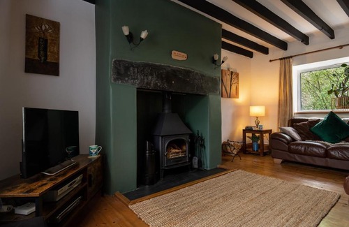 Dolwyddelan House | Inviting Retreats at Bron Elan - Family & Pet Friendly