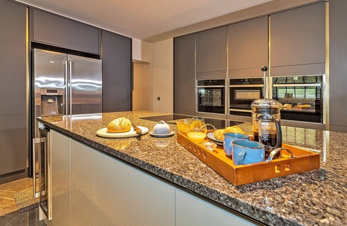 Yardley Gobion House | Inviting Getaways at Ttich Manor: Pet-Friendly Retreat