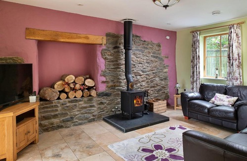 Eglwysbach House | Relaxing Retreats at Buzzards View: Pet & Child Friendly Stay