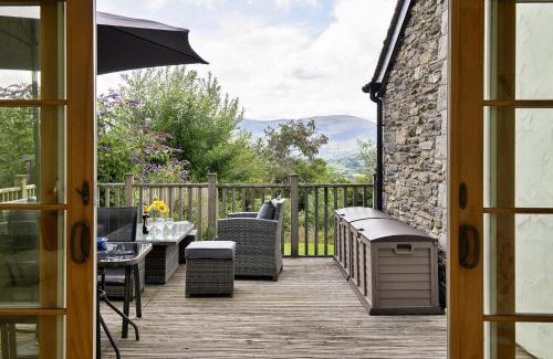 Eglwysbach House | Relaxing Retreats at Buzzards View: Pet & Child Friendly Stay