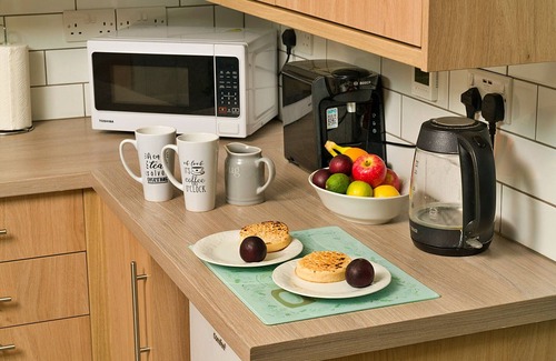 East Dereham House | Pet-Friendly Getaway at New Inn Lodge | Breakfast Included