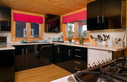 Hopton Ski Chalet | Dreamy Retreats at Puddleduck with Pool & Lake Views