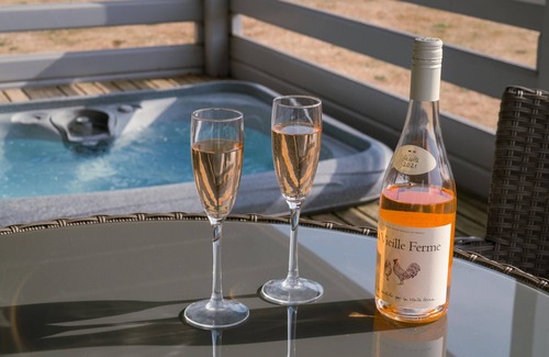 Hopton Ski Chalet | Dreamy Retreats at Puddleduck with Pool & Lake Views