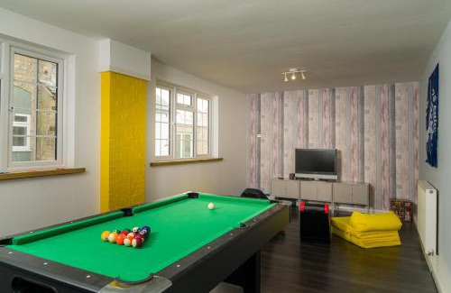 Tilney Fen End House | Charming Getaway at The Stables - 4 Star Family Retreat