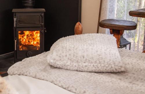 Beaworthy House | Eco-Friendly Bliss at The Tree House - Pet Friendly Retreat