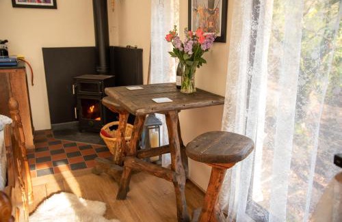 Beaworthy House | Eco-Friendly Bliss at The Tree House - Pet Friendly Retreat