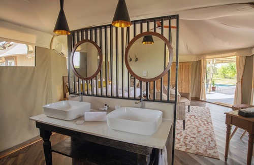 Beestekraal Cabin | Unforgettable Getaway at Finfoot Lake Reserve by Dream Resorts