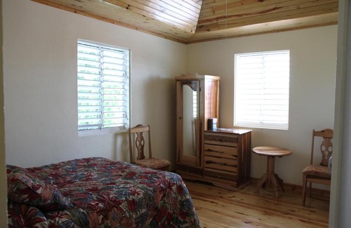 Titchfield Peninsula Bed & Breakfast | Cozy Finjam Cottage: Child Friendly with Kitchen Amenities