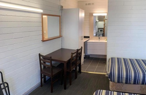 Finley Hotel | Welcoming Finley Motel: Family-Friendly with Breakfast Included