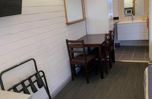Finley Hotel | Welcoming Finley Motel: Family-Friendly with Breakfast Included