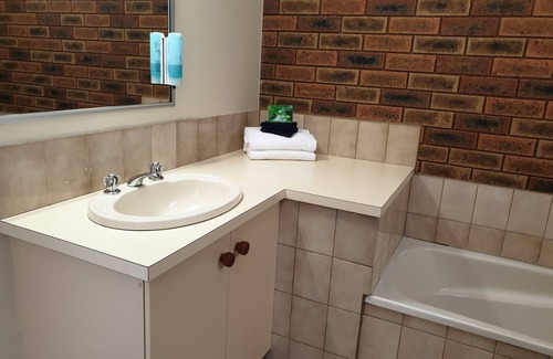 Finley Hotel | Finley Palm Motor Inn