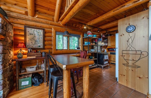Finley Point Cabin | Relax at Finley Point Retreat with Pool and Lake Views