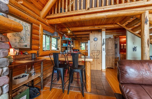 Finley Point Cabin | Relax at Finley Point Retreat with Pool and Lake Views
