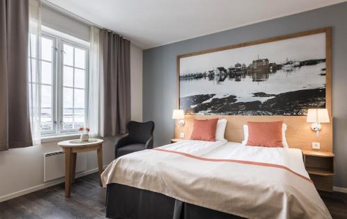Finnoy Hotel | Pet-Friendly Finnøy Bryggehotell with Pool & Hot Tub