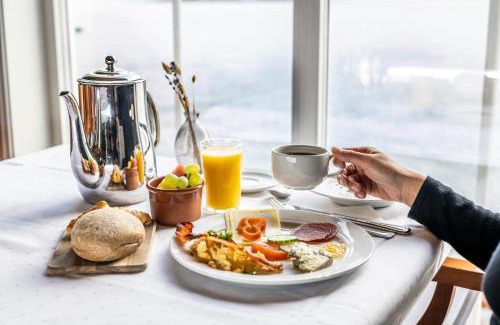 Finnoy Hotel | Pet-Friendly Finnøy Bryggehotell with Pool & Hot Tub