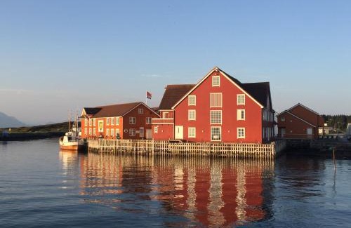 Finnoy House | Stunning Finnøya with 180° Atlantic View & Private Pool