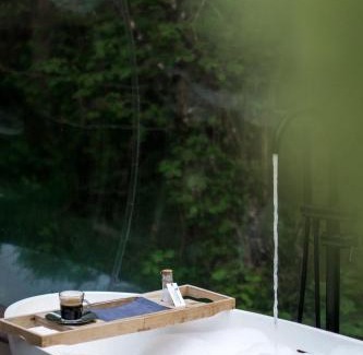 Lecemy House | Experience The Elements Lodge: Spa Retreat with Top Ratings