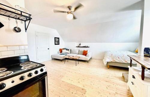 Alma Apartment | Cozy Ocean-View Retreat at Finn's Studio, Fundy Park