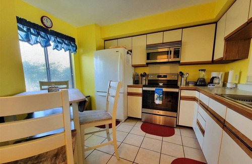 Goodview House | Unforgettable Finnegan's Wake: Pet-Friendly Lake Views