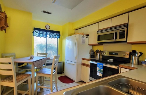 Goodview House | Unforgettable Finnegan's Wake: Pet-Friendly Lake Views
