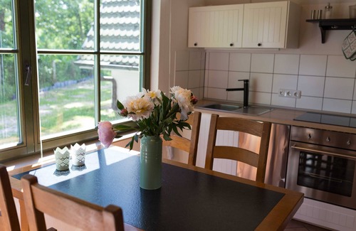 Zippendorf Apartment | Tranquil Finnhütte Lake Schwerin: Oceanside Cottages Await