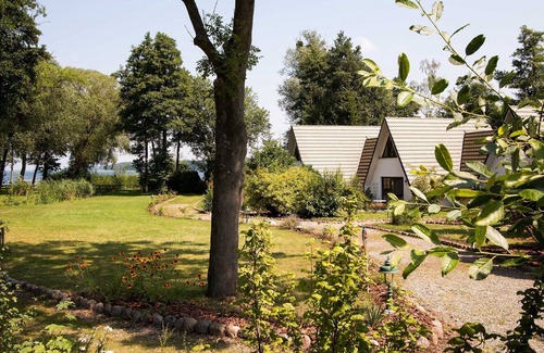 Zippendorf Apartment | Tranquil Finnhütte Lake Schwerin: Oceanside Cottages Await