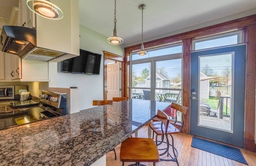 Cape Charles House | Relax and Unwind at Our Inviting Hotel with a Kitchen