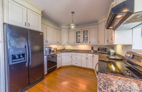 Cape Charles House | Relax and Unwind at Our Inviting Hotel with a Kitchen