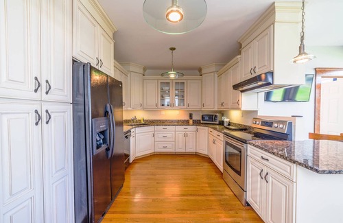 Cape Charles House | Relax and Unwind at Our Inviting Hotel with a Kitchen
