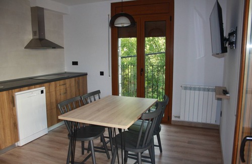 Laspaules Apartment | New Fio de Neu Apartment with Mountain Views & Great Amenities