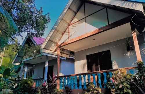 Tioman Island Ski Chalet | Cozy Fiqthya Chalet & Cafe with Oceanfront Views